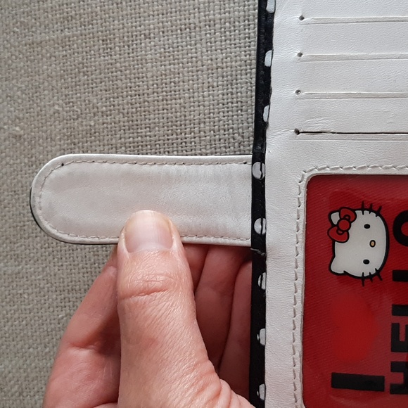 Hello Kitty Wallet - Picture 7 of 17
